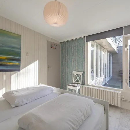 Lovely Bungalow Near The Beach For 5 People Semesterbostad Sint Maartensvlotbrug