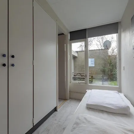 Semesterbostad Lovely Bungalow Near The Beach For 5 People *