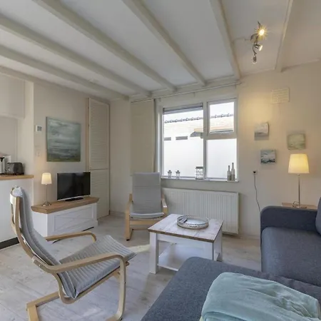 Lovely Bungalow Near The Beach For 5 People