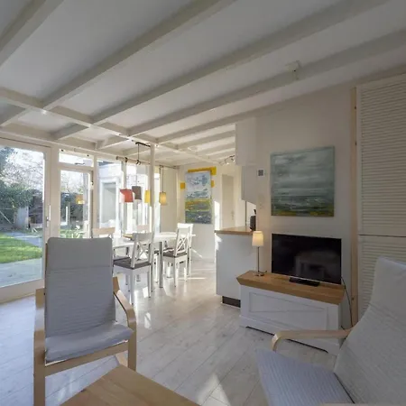 Semesterbostad Lovely Bungalow Near The Beach For 5 People Sint Maartensvlotbrug
